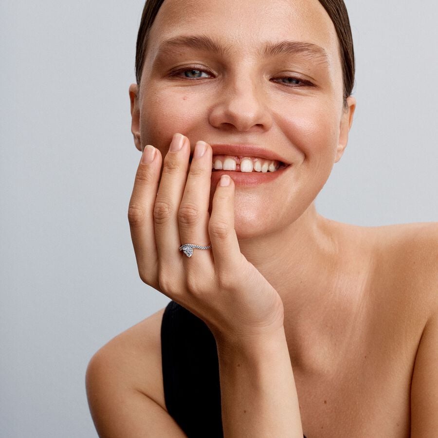 Pandora Wavy Pave Heart Ring