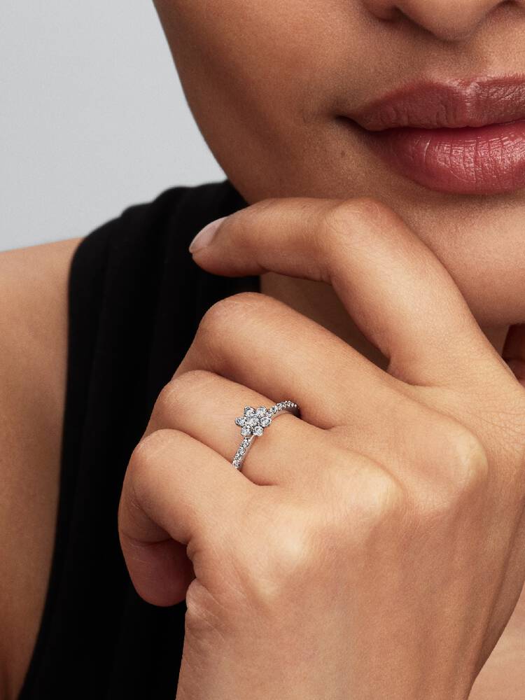 Pandora Sparkling Flower Ring 194499C01