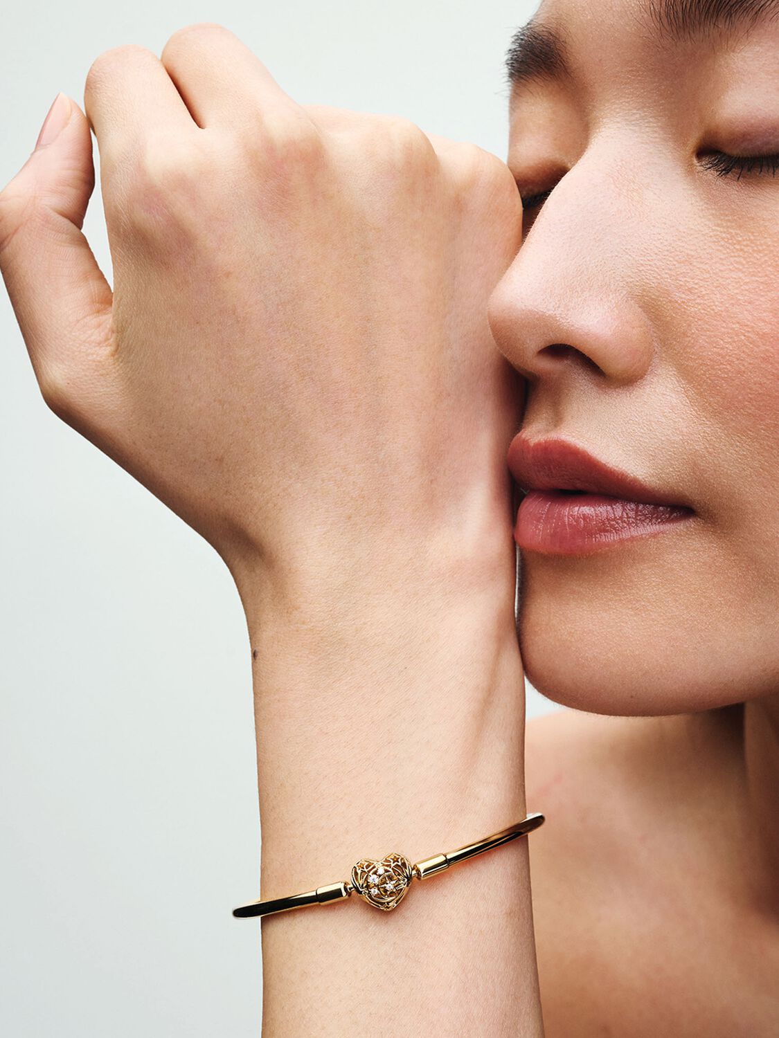 Pandora Celestial Heart Gold Plated Clasp Bangle