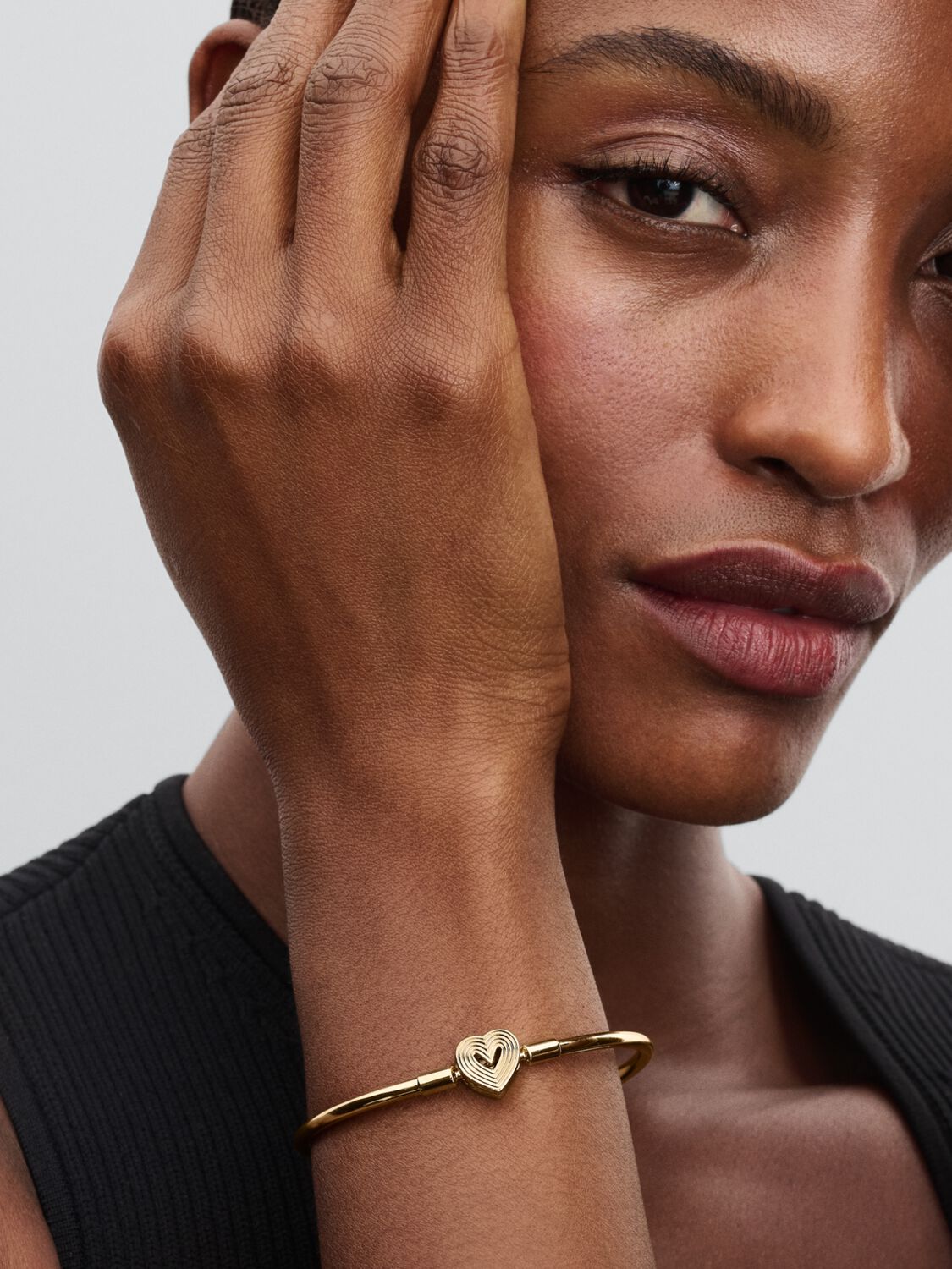 Pandora Radiating Heart Clasp Bangle