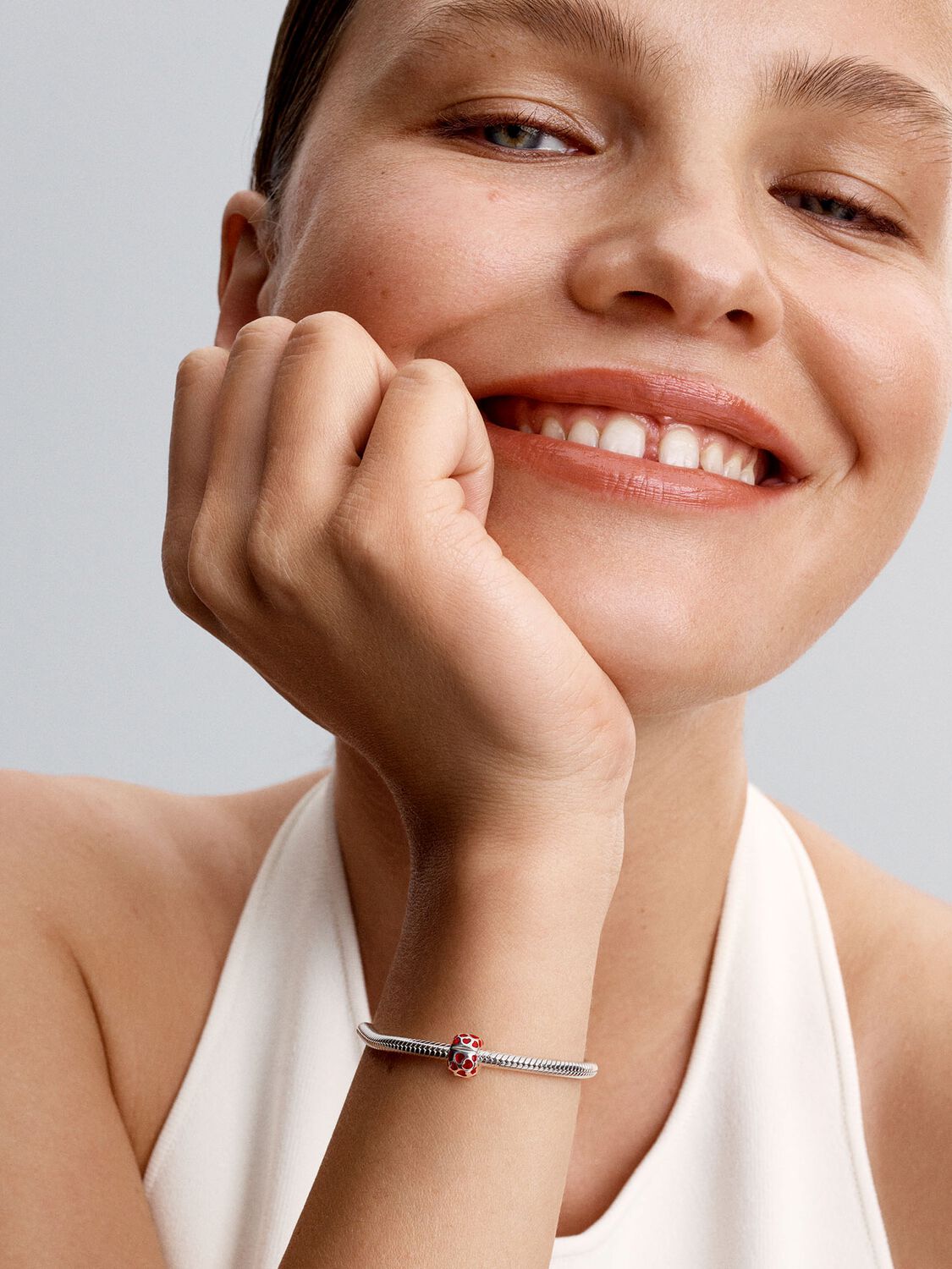 Pandora Hearts Round Clip Charm