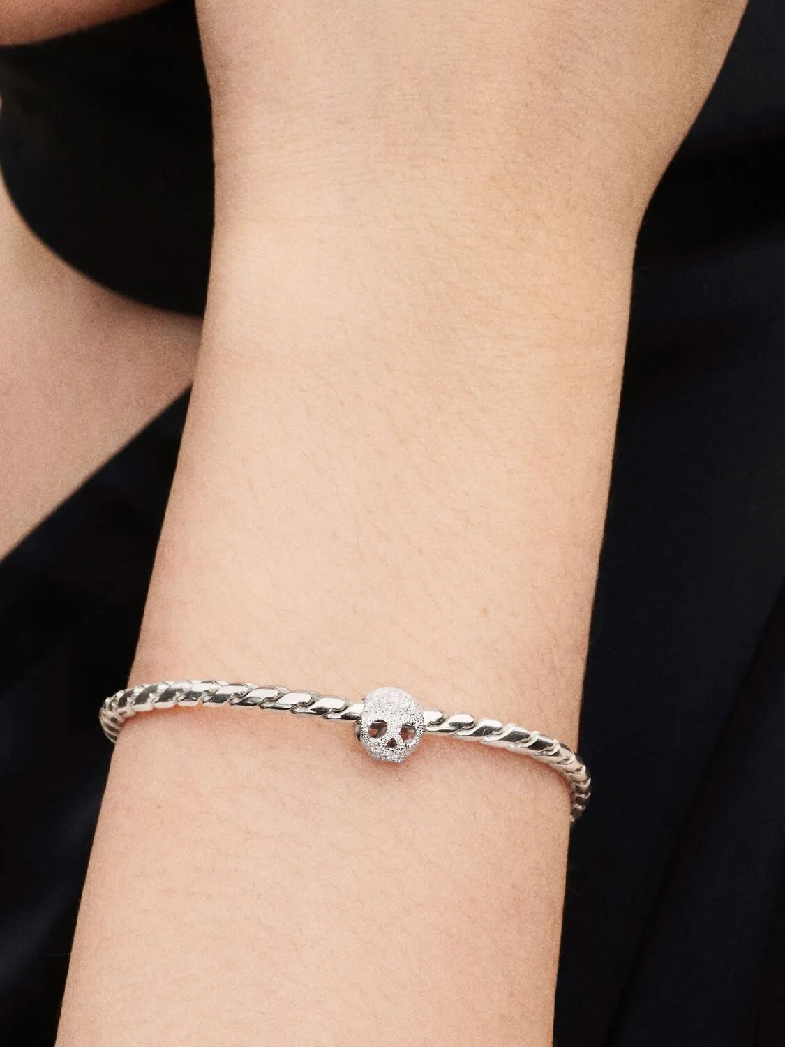 Pandora Textured Skull Mini Charm silver