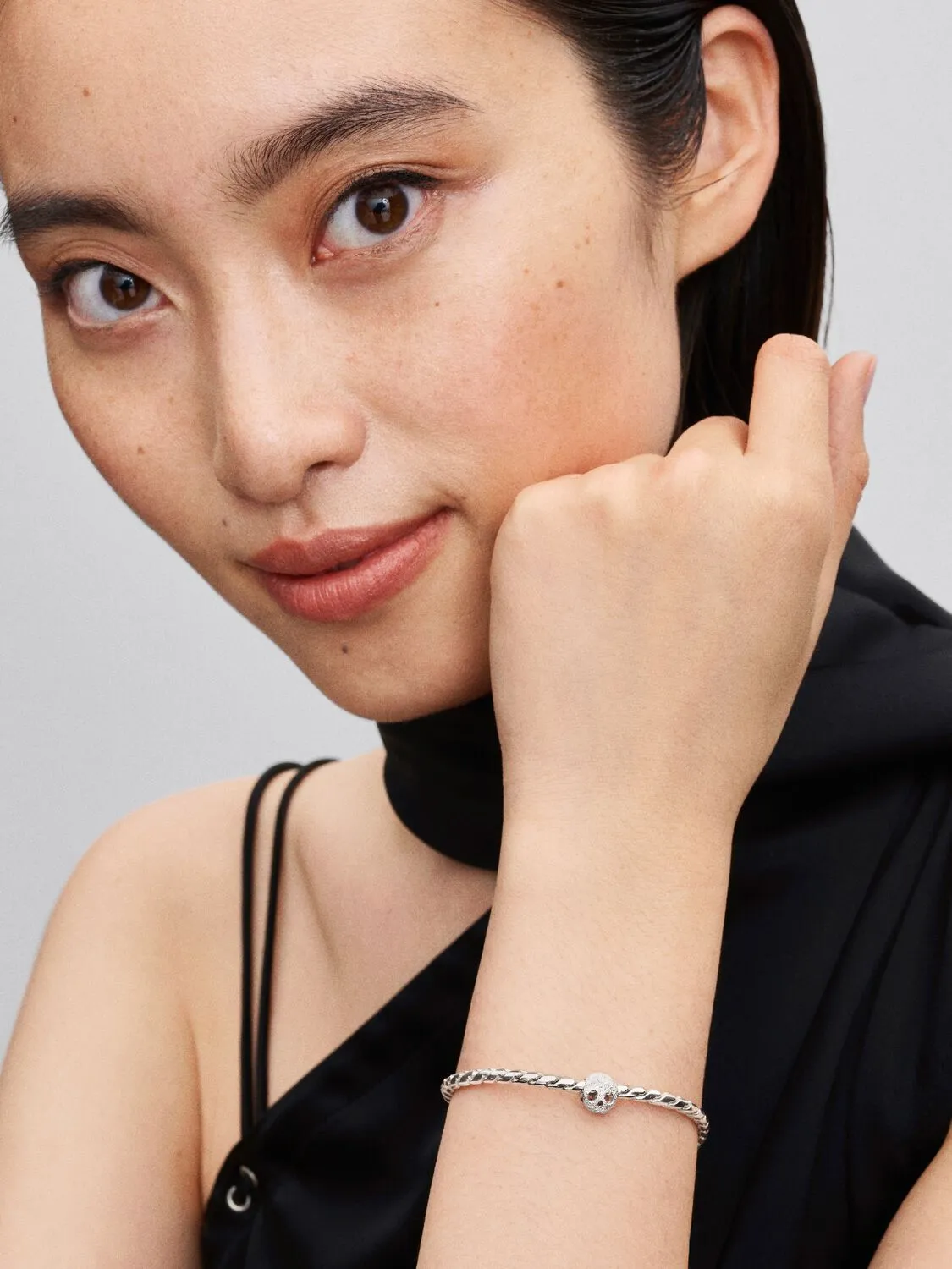 Pandora Textured Skull Mini Charm silver