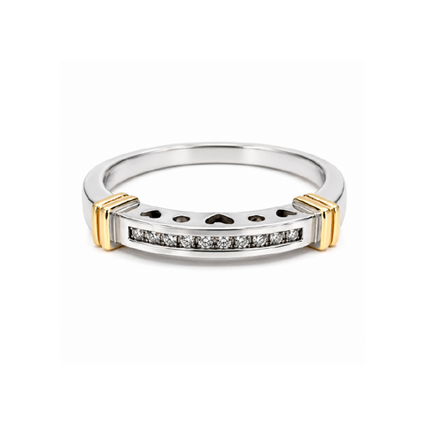 10K White Gold 0.15CT Diamond Heart Band