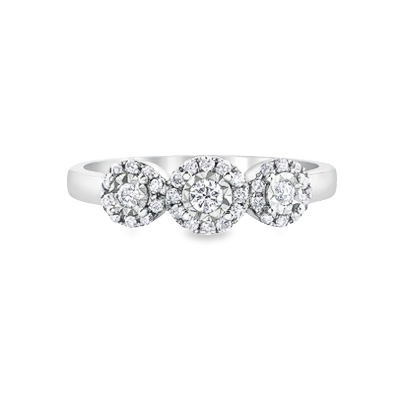 Sparkiling Diamond 0.25TDW Halo Ring in 10K White Gold