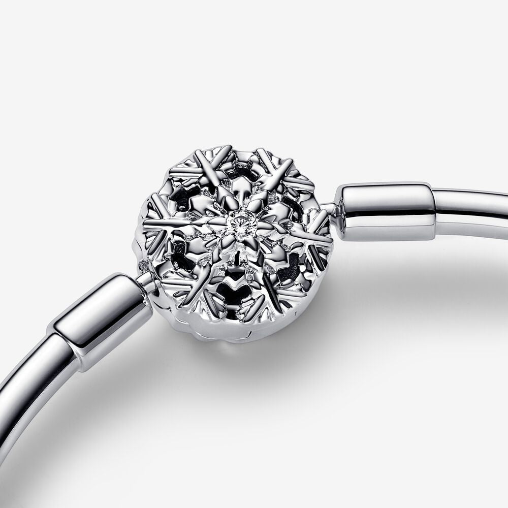 Pandora Moments Sparkling Snowflake Clasp Bangle